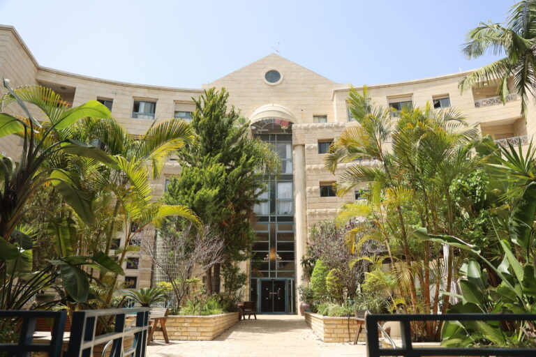 בית משהד, חזית תיאור תמונה של