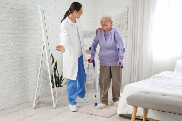 האם בית אבות עולה כסף